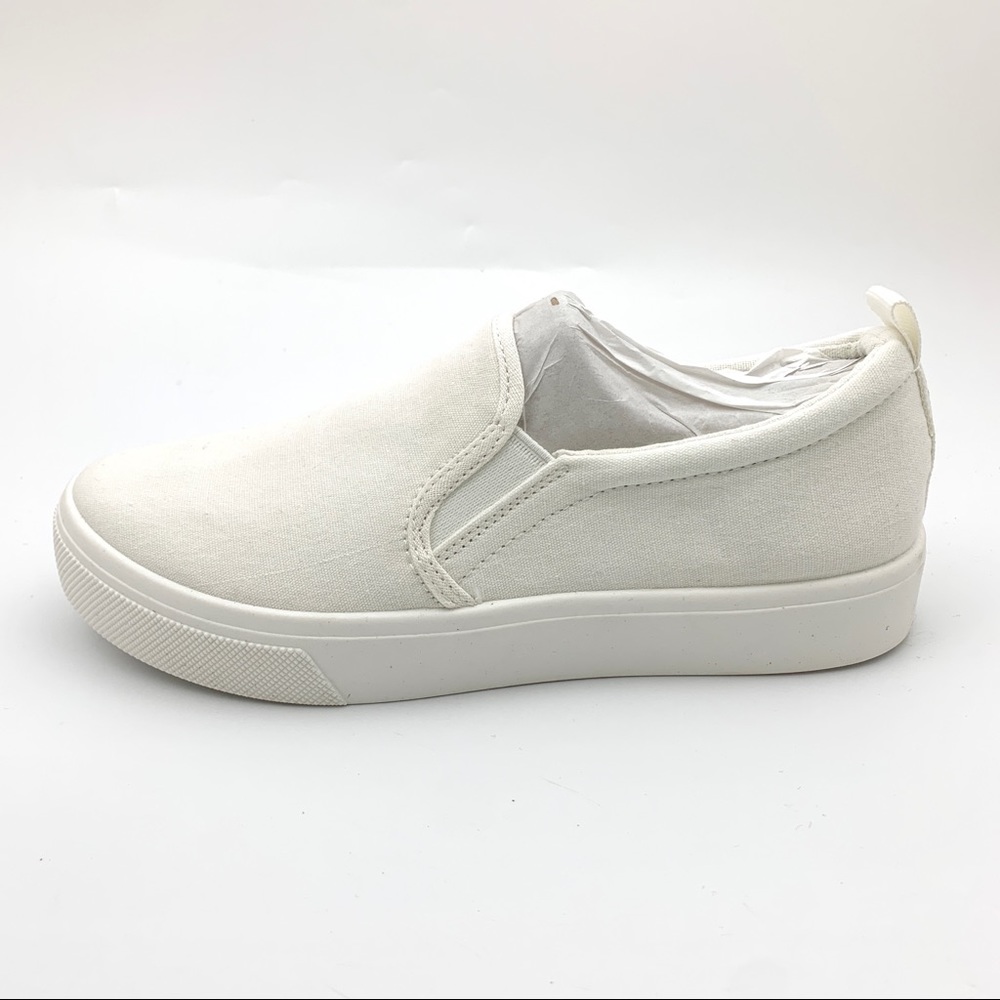 NWT Skechers Poppy Daisy Canvas Slip On Shoes